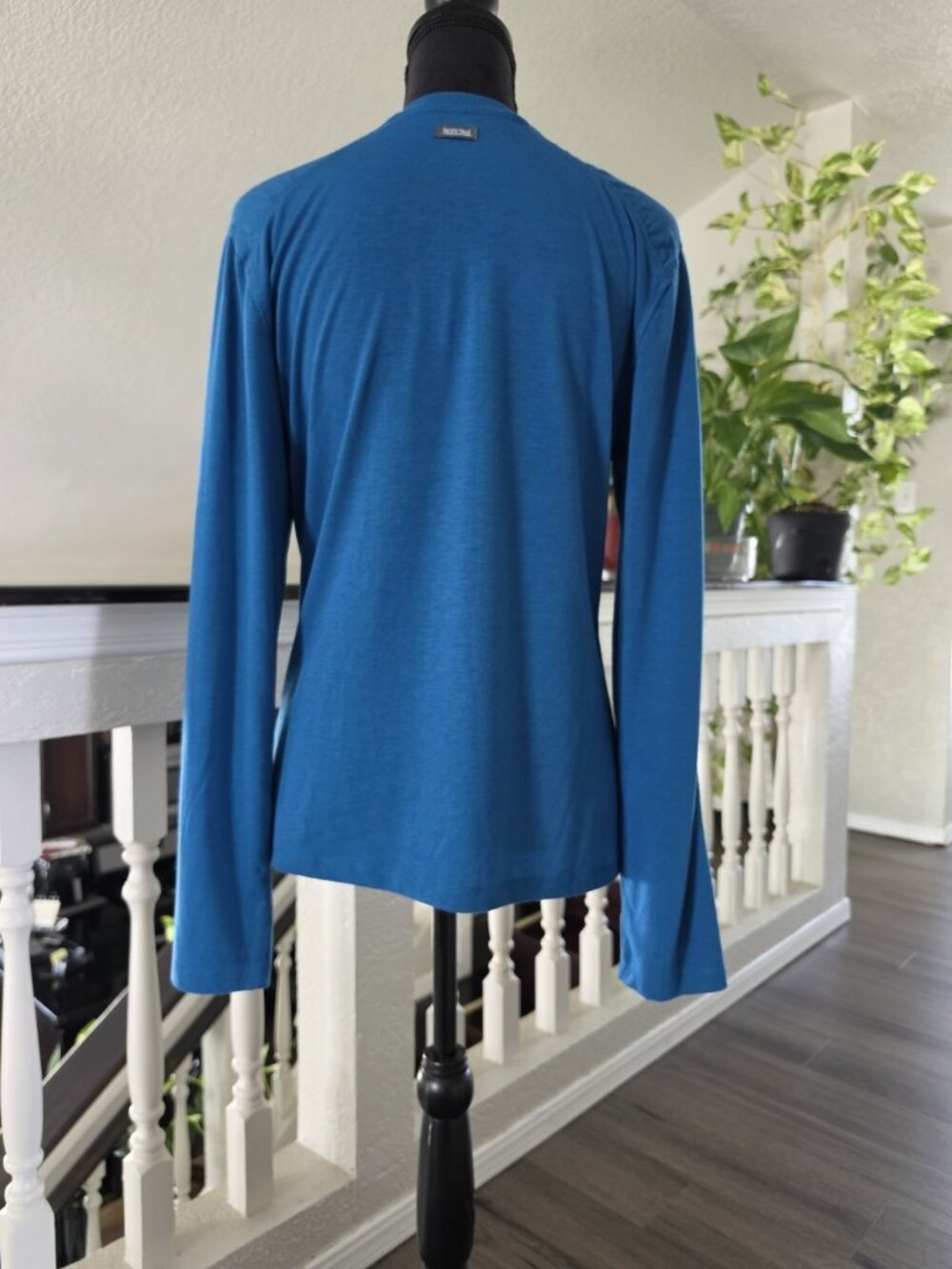 V-Neck Long Sleeve Raglan Stretch Knit Tee Blue Size M  Pacific Trail Women's - Picture 7 of 10